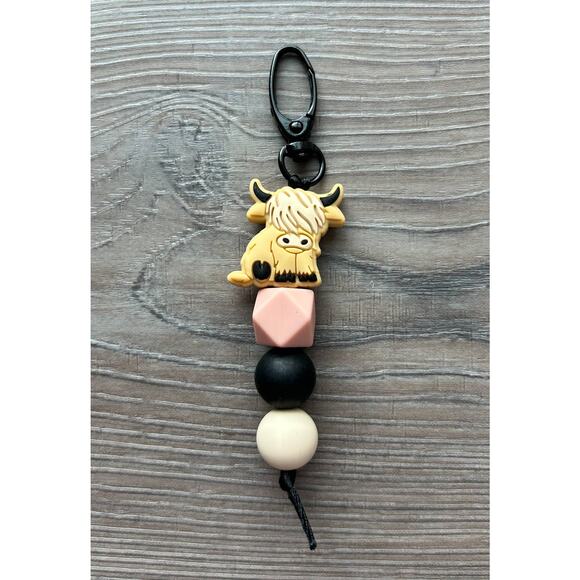 Western Country Highland Cow Silicone Beaded Keychain Bag Charm Light Tan - Picture 1 of 3